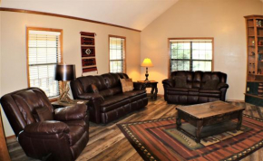 The Big House at Bobcat Pass - Amazing Views - Hot Tub - WiFi - Fireplace - Grill - Fire Pit - Garage Access